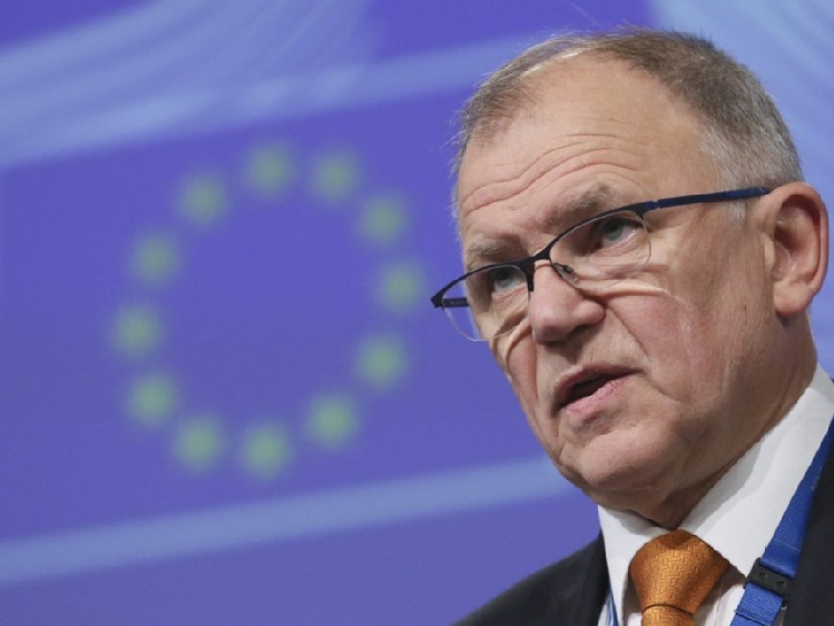 Komisarz UE dla PAP: w listopadzie możliwe nowe środki wsparcia w związku z ASF