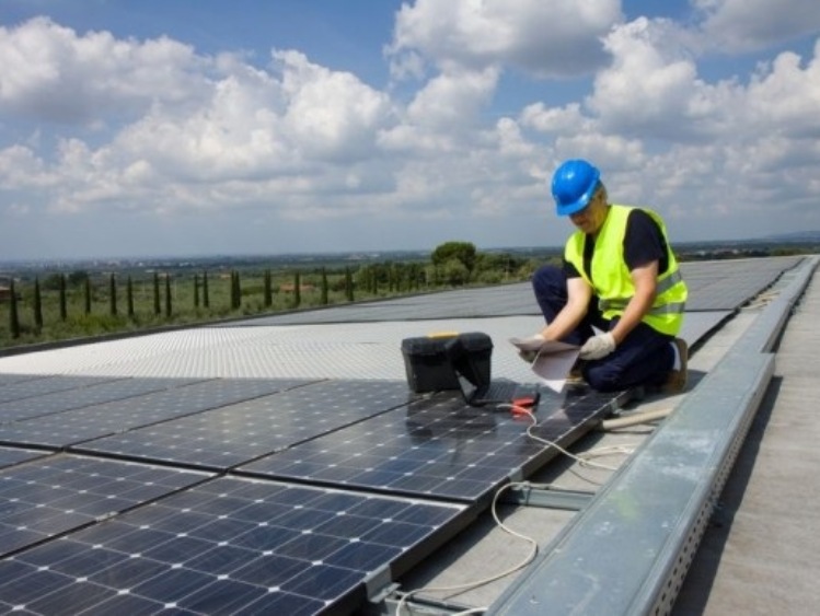 Sprawdź, czy twój dach nadaje się na elektrownię słoneczną