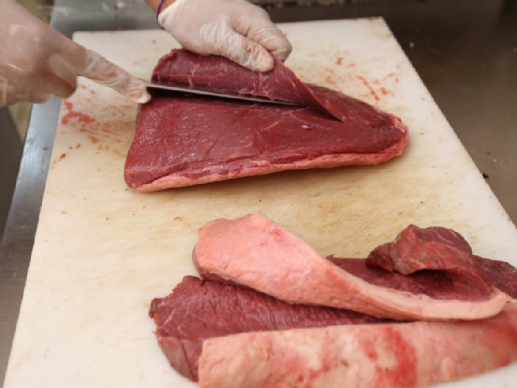 UE będzie kontrolować 100 proc. mięsa z Brazylii na granicach