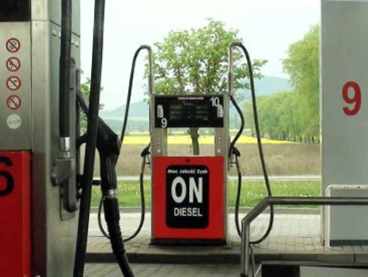 Ceny paliw na stacjach ponownie w dół