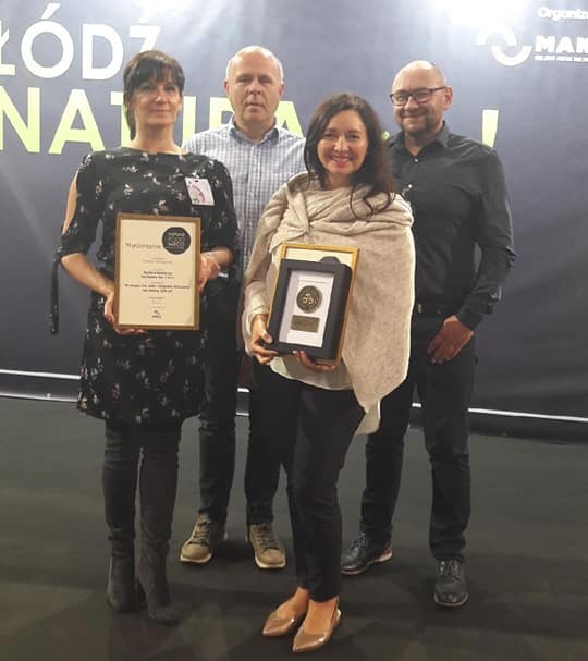 Klimeko - Złoty medal za biojogurt na Natura Food 2022 kat. Produkt Ekologiczny Polski odbiera Agnieszka Nowak Klimaczak (trzecia od lewej)