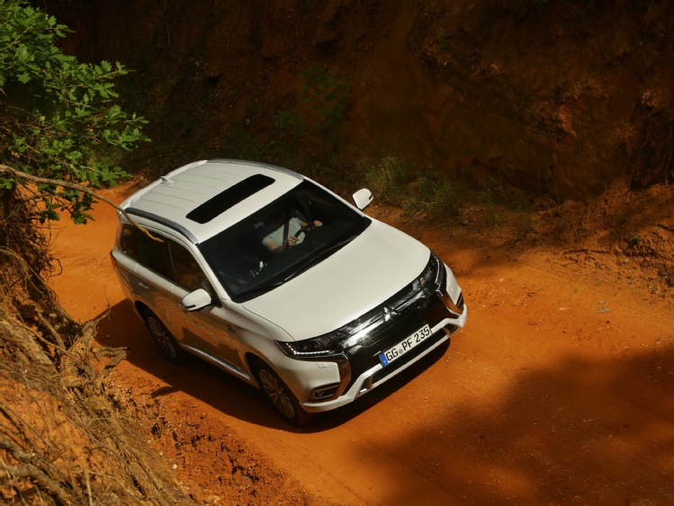 Mitsubishi Outlander PHEV w cenie benzynowego