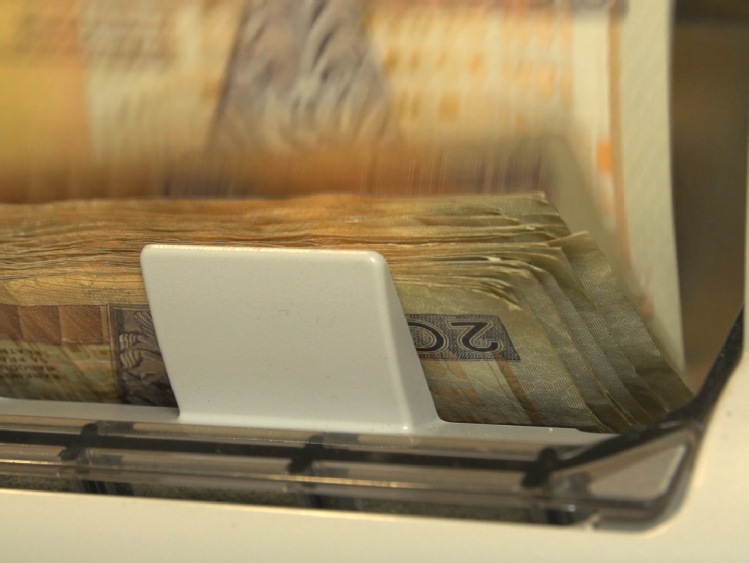 Strach przeszkadza zarobić. Polacy inwestują mniej