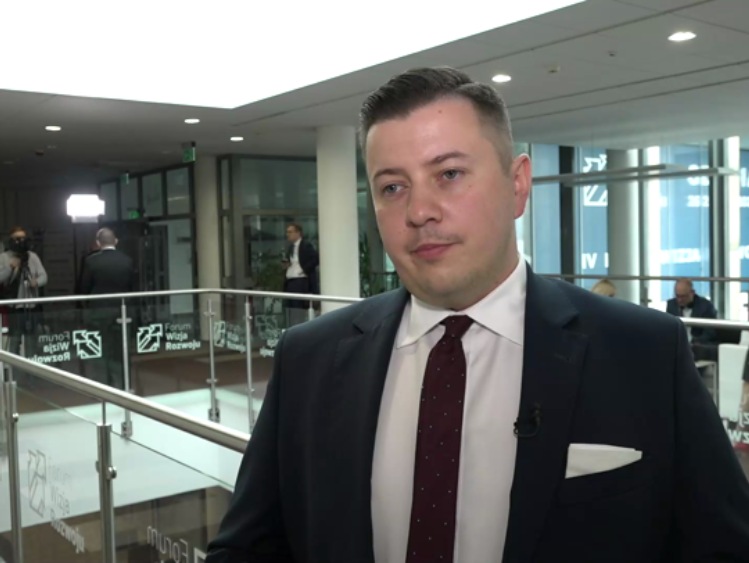 W styczniu ruszy program dopłat do rozbudowy infrastruktury ładowania aut elektrycznych i tankowania wodoru. Przyspieszy to rozwój elektromobilności w Polsce