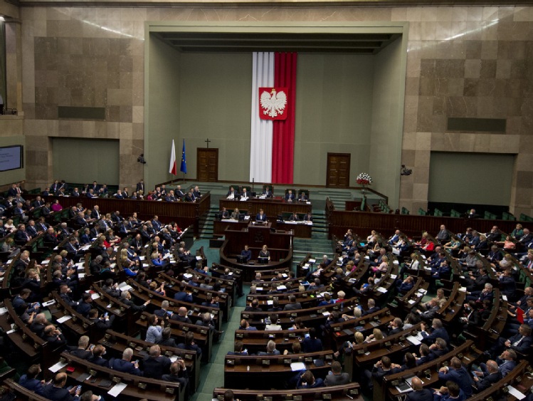 PSL chce dawać działkę za 1 zł, Lewica budować mieszkania, a PiS reformować