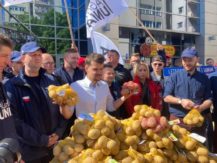 Protest AgroUnii - 10 ton ziemniaków rozdane!