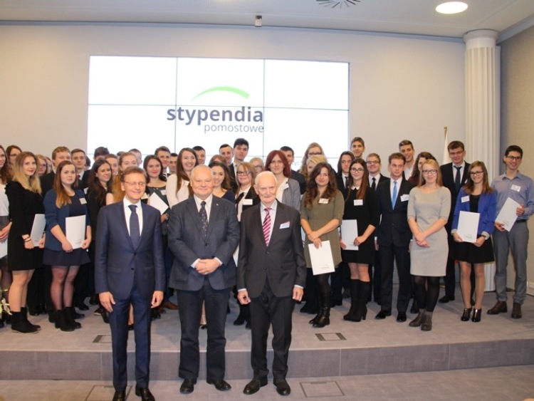 Stypendia dla 1100 studentów i doktorantów