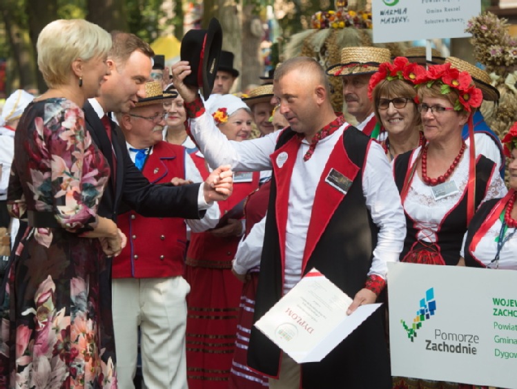 Łódzkie/ Na dożynkach w Spale prezydent podziękował rolnikom za ich trud