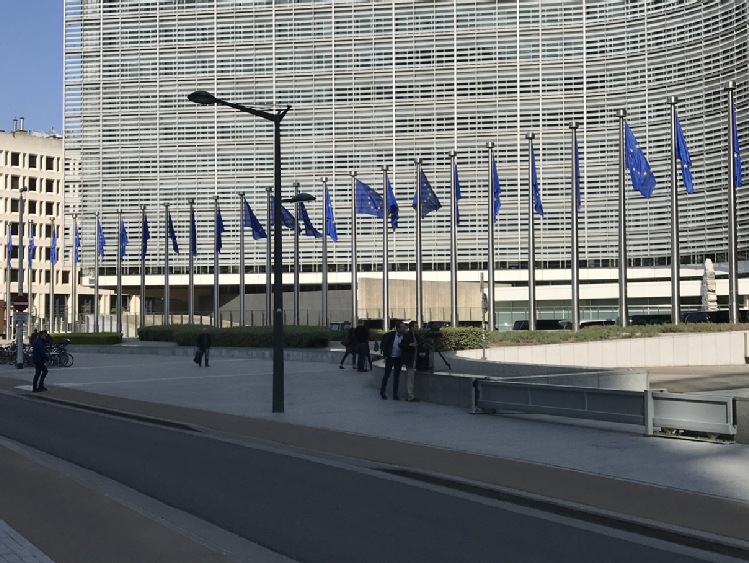 Ekowymogi i cyfrowy paszport w UE