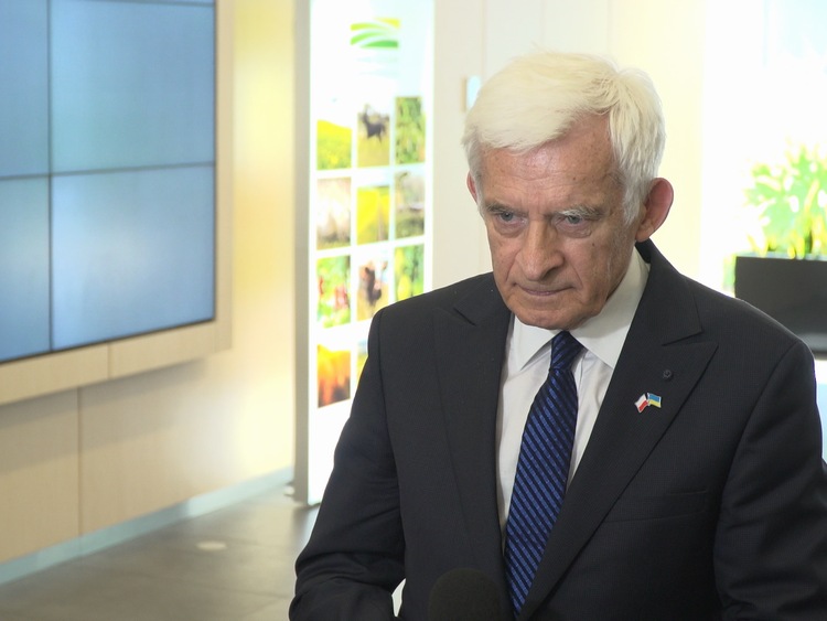 Prof. Jerzy Buzek: Możliwe korekty w unijnej polityce dotyczącej rolnictwa