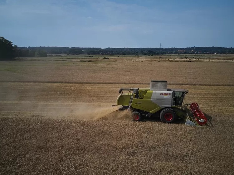 Rząd ogłosił kolejny program dopłat w ramach poddziałania 6.4 „Wsparcie inwestycji w tworzenie i rozwój działalności pozarolniczej”. Sprawdź, na co zwrócić uwagę inwestując w maszynę.