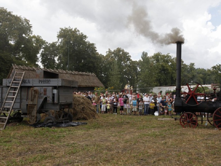 Podlaskie/ Jarmark na Św. Wojciecha w skansenie, w Ciechanowcu