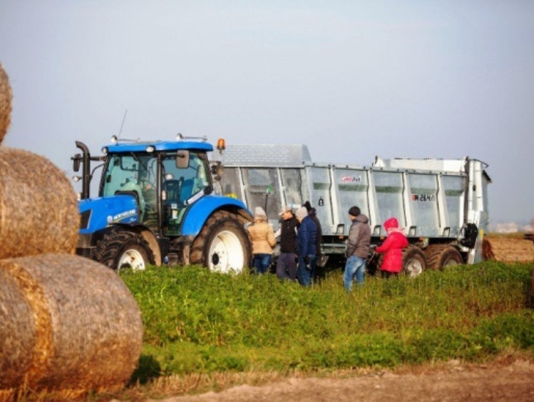 Maszyny Cynkometu w polu. Pokazy dla rolników