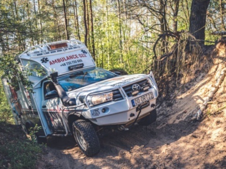 Hilux jako aseptyczna karetka - unikalny ambulans