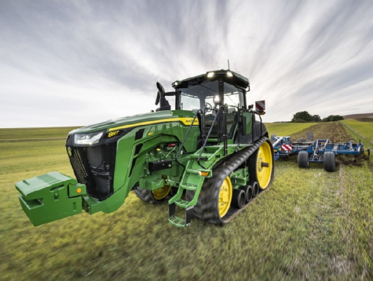 Nowe ciągniki John Deere serii 7R i 8R: Ogromna moc, wszechstronność oraz inteligencja