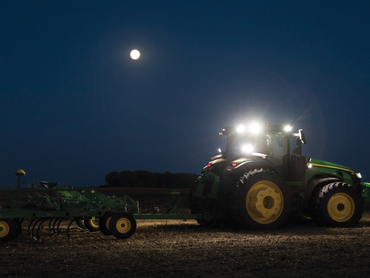 John Deere prezentuje w pełni autonomiczny ciągnik na targach CES 2022