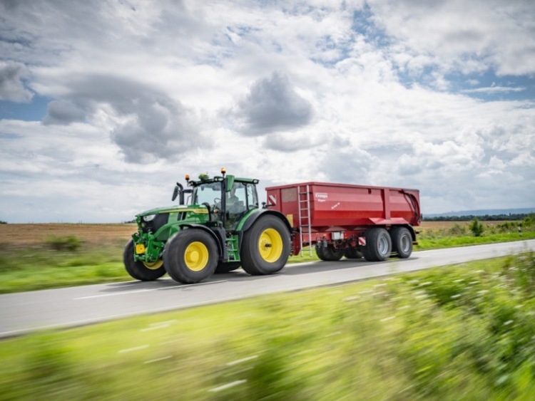 Całkowicie nowa seria John Deere 6R. Więcej technologii, więcej możliwości