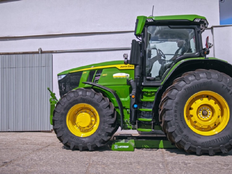 Jak zaoszczędzić do 5 tys. zł rocznie na paliwie? Sprawdzamy na przykładzie ciągnika John Deere 7R