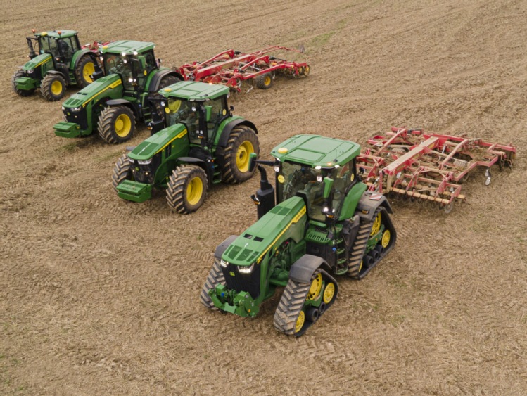 Nowe ciągniki John Deere w testach polowych.