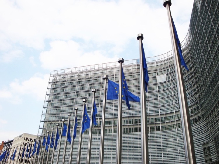 Komisja Europejska aprobuje sprzedaż margarynowego biznesu Unilevera