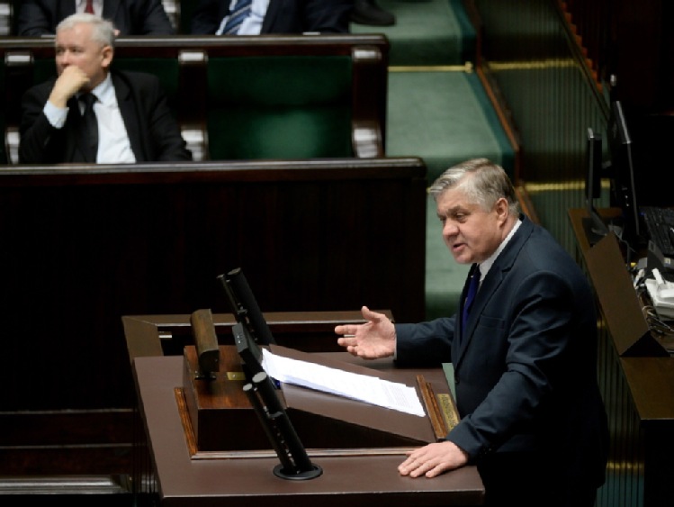 Sejm uchwalił ustawę wstrzymującą sprzedaż państwowej ziemi