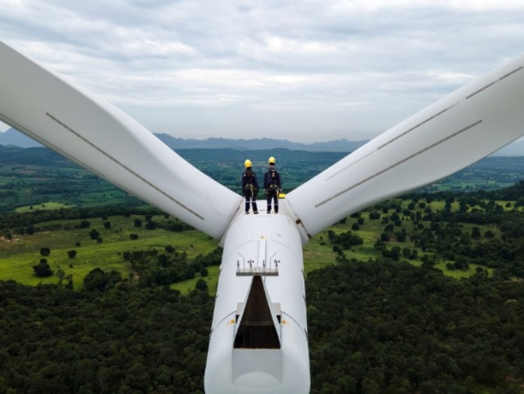 Trzynaście państw UE wytwarza już więcej energii z OZE niż z paliw kopalnych