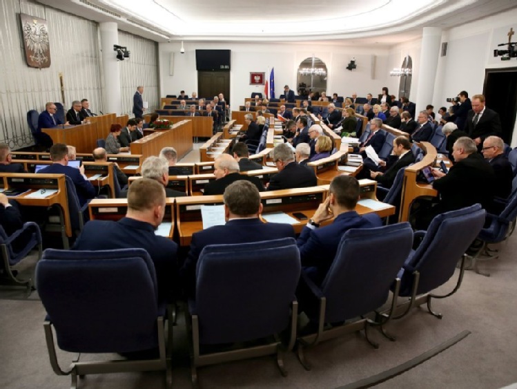 Senat poparł ustawę ws. ograniczenia nieuczciwych praktyk w handlu żywnością