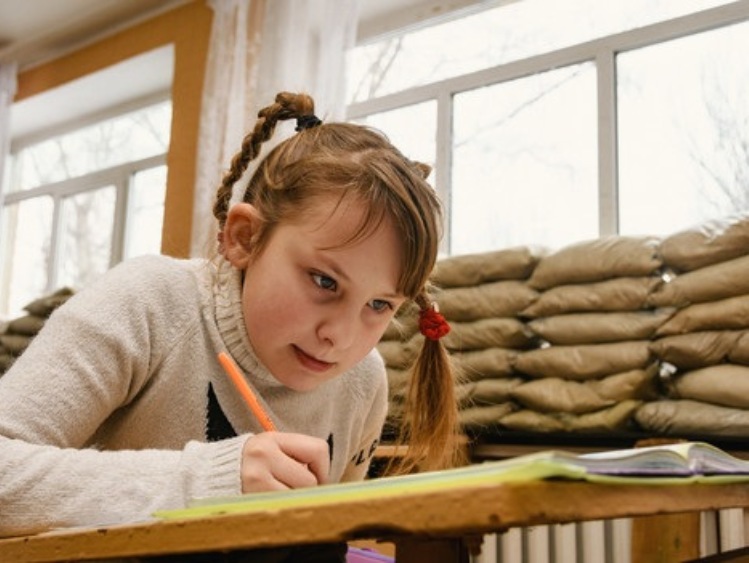 UNICEF: 200 000 dzieci we wschodniej Ukrainie wymaga wsparcia psychologicznego