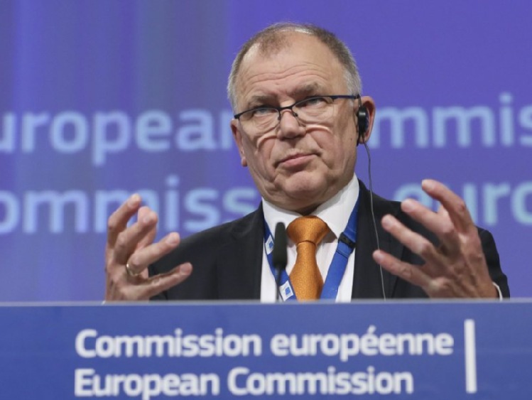 Komisja Europejska chce przedłużenia licencji na glifosat chociaż o rok