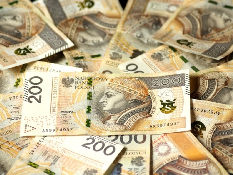 Nowe kwoty przychodu decydujące o zmniejszeniu lub zawieszeniu świadczeń emerytalno-rentowych od 1 marca 2022 r.