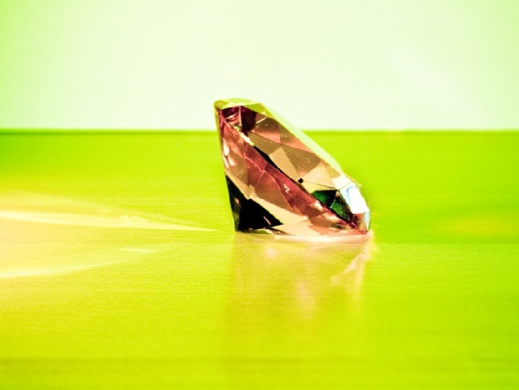 W Genewie osiągnięto rekordową cenę za różowy diament