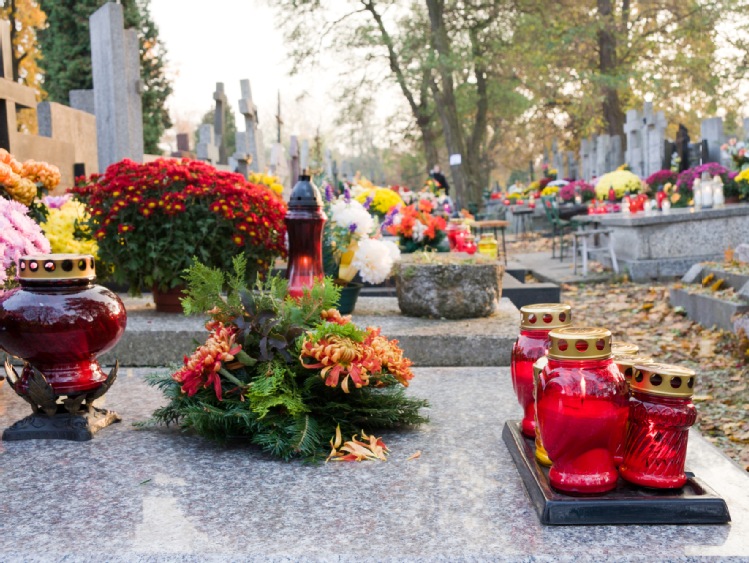 Jak zoptymalizować czas planując wyjazdy na groby bliskich