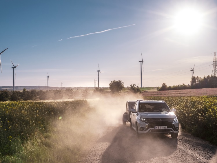 Outlander PHEV za 1140 zł za miesiąc, odroczone raty kredytu i zniżki do 30 000 zł