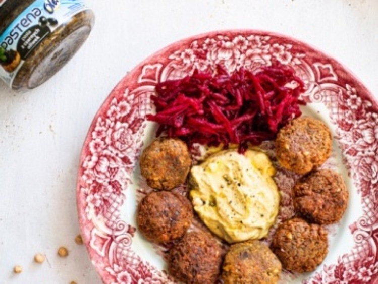 Falafele z Pasteną – pastą z czarnych oliwek OLE!