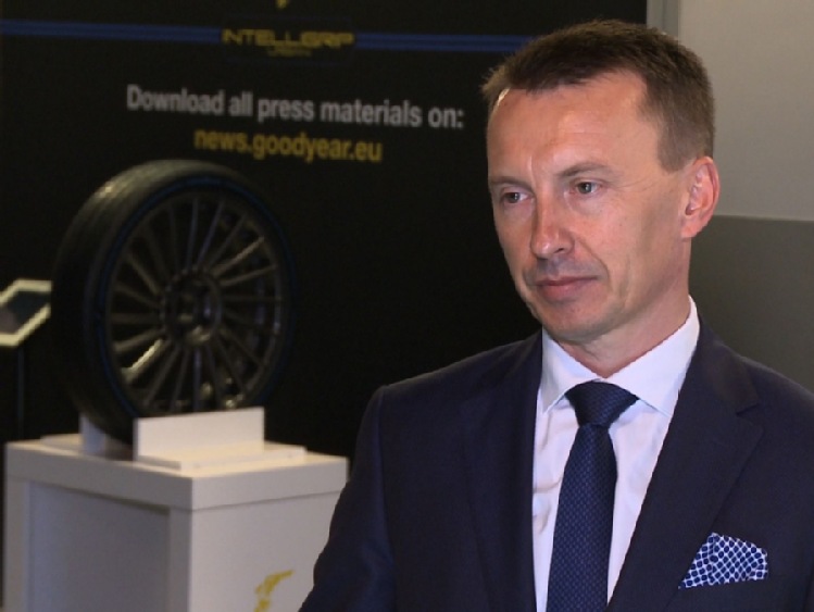 Polacy uwielbiają nowe technologie w motoryzacji. Opony ze sztuczną inteligencją mogą się stać hitem na polskich drogach