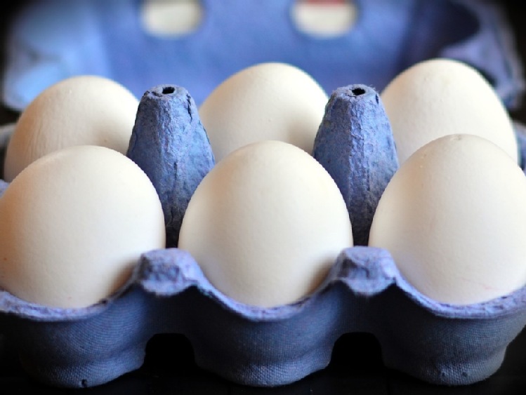 Brytyjskie Tesco promuje białe jaja