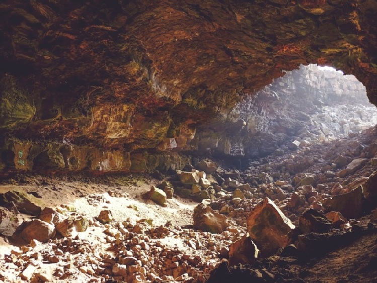 Kielce/ Rozpoczął się sezon turystyczny w jaskiniach na Kadzielni
