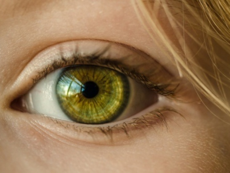 Czy kolor oczu wpływa na ryzyko wystąpienia wad wzroku?