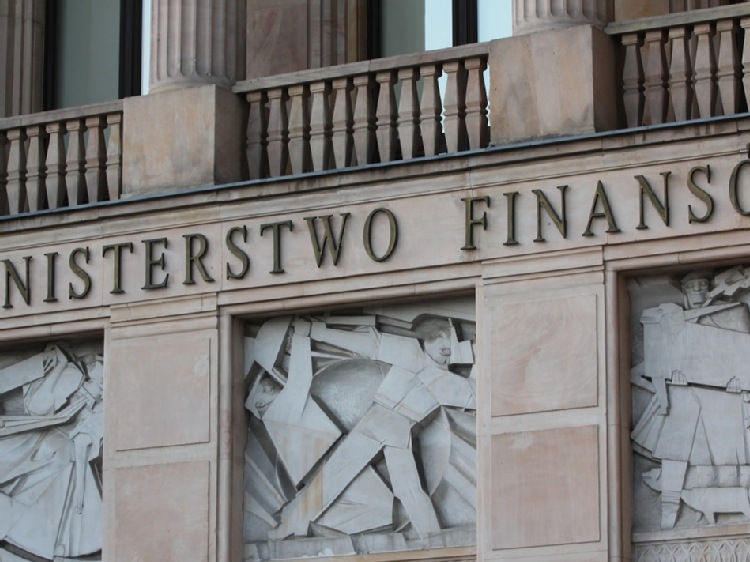 BOLĄCZKA NADREGULACJI. GDY DOBRE INTENCJE PAŃSTWA ZACZYNAJĄ SZKODZIĆ