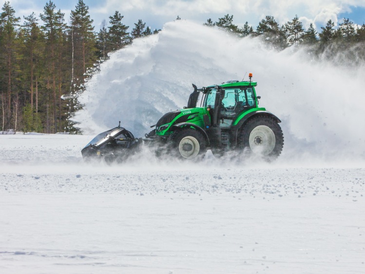 Bezzałogowy ciągnik Valtra na oponach Nokian Tyres pobił rekord świata w prędkości odśnieżania