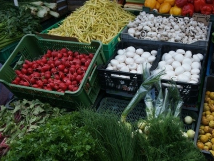 Jak i gdzie kupujemy warzywa i owoce?
