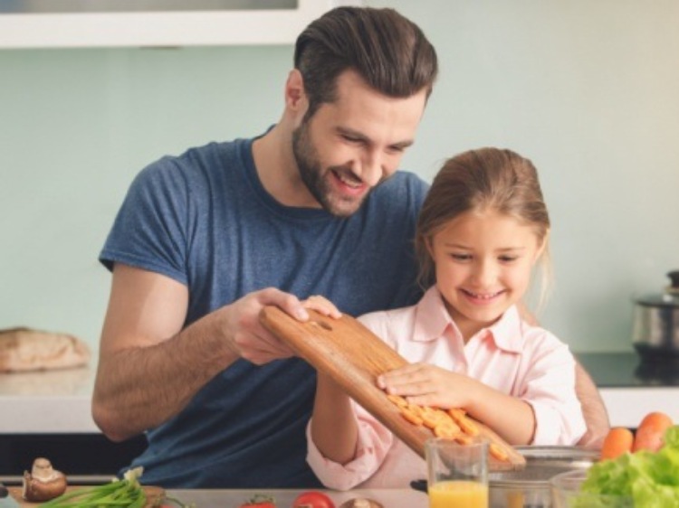 Więcej owoców, mniej pieczywa, czyli co jedzą Polacy