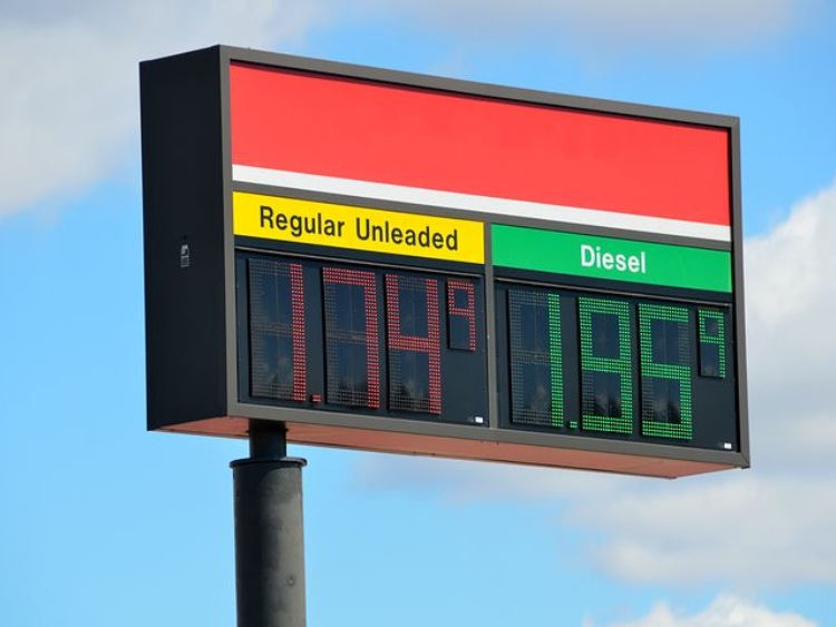 e-petrol.pl: nadal bez podwyżek na stacjach