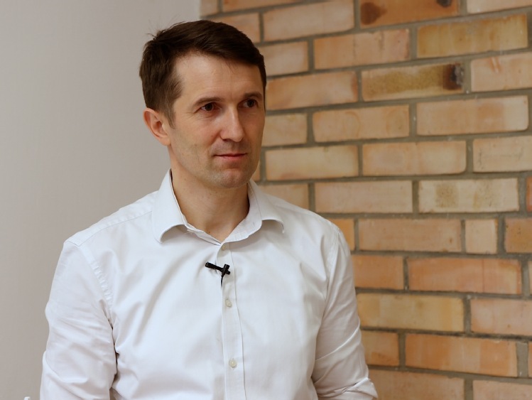 Nawet 5 proc. populacji nigdy nie zachoruje na COVID-19. Polscy naukowcy szukają genu, który odpowiada za odporność na tę chorobę oraz jej przebieg