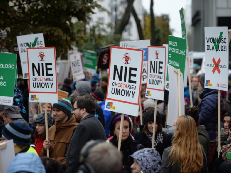 Protestujący przeciw CETA i TTIP: to protest przeciw wszechwładzy korporacji