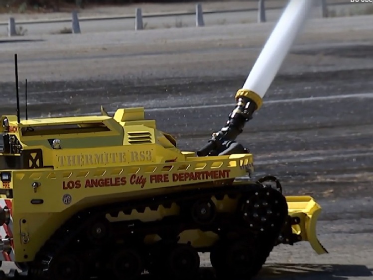Zdalnie sterowane roboty będą gasić pożary. W najtrudniejszych sytuacjach znacznie zwiększą bezpieczeństwo strażaków
