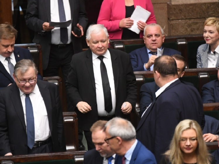 Sejm poparł nowelizację ustawy o KRUS; rolnik będzie mógł "dorobić"