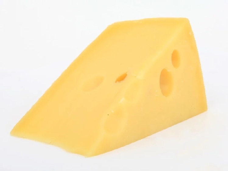 Moniecka mleczarnia zwiększa produkcję serów. Dokupi m.in. ziemię i agregat rozładunkowy sera