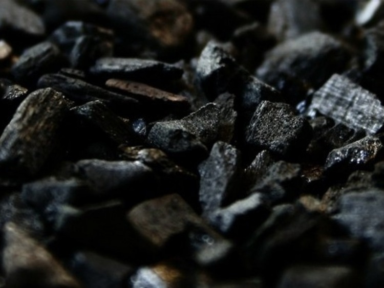 Czarne złoto – poznaj niezwykłe właściwości węgla aktywnego