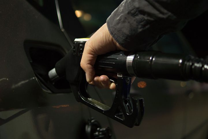 Jest szansa na obniżki cen na rynku paliw